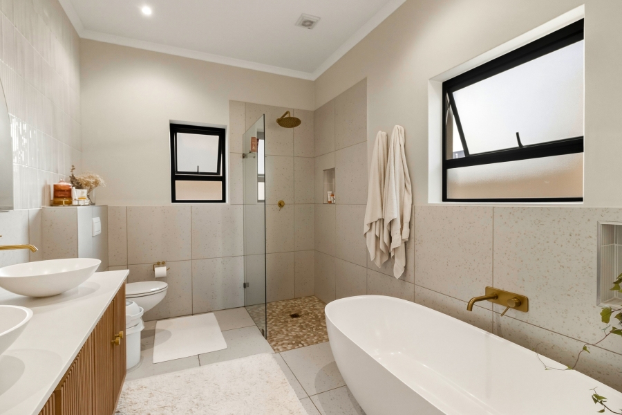 3 Bedroom Property for Sale in Aan de Wijnlanden Western Cape